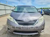 2011 Toyota SIENNA фото