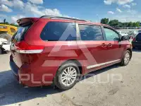 2011 Toyota SIENNA photo