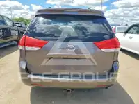 2011 Toyota SIENNA photo