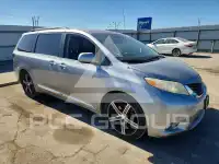 2011 Toyota SIENNA photo