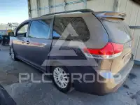 2011 Toyota SIENNA фото