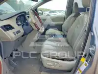 2011 Toyota SIENNA фото