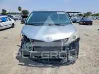 2011 Toyota SIENNA photo