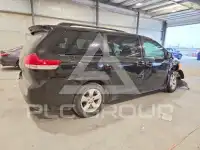 2011 Toyota SIENNA photo
