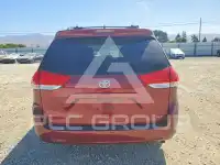 2011 Toyota SIENNA фото