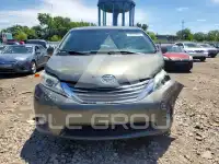 2011 Toyota SIENNA фото