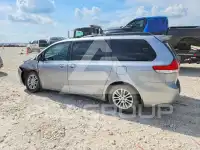 2011 Toyota SIENNA фото