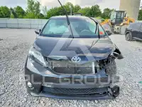 2011 Toyota SIENNA photo