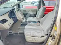 2011 Toyota SIENNA фото