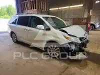 2011 Toyota SIENNA photo