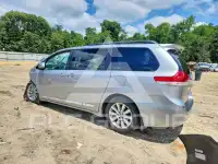 2011 Toyota SIENNA фото