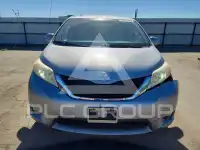 2011 Toyota SIENNA photo