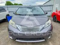 2011 Toyota SIENNA photo