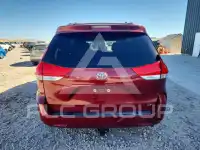 2011 Toyota SIENNA photo