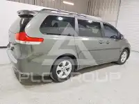 2011 Toyota SIENNA photo