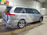 2011 Toyota SIENNA фото