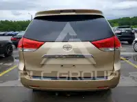 2011 Toyota SIENNA photo