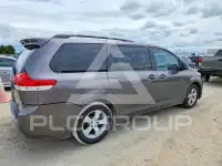 2011 Toyota SIENNA photo