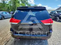 2011 Toyota SIENNA фото