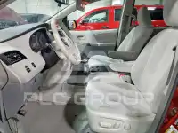 2011 Toyota SIENNA фото