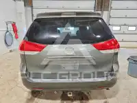 2011 Toyota SIENNA фото