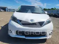 2011 Toyota SIENNA photo