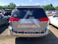 2011 Toyota SIENNA фото