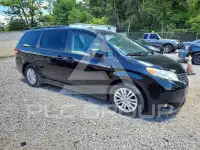2011 Toyota SIENNA фото