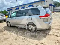 2011 Toyota SIENNA photo