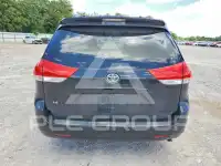 2011 Toyota SIENNA photo