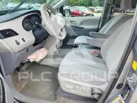 2011 Toyota SIENNA фото