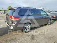 2011 Toyota SIENNA photo