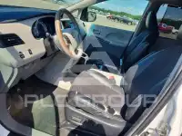 2011 Toyota SIENNA photo