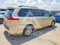 2011 Toyota SIENNA photo