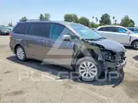 2011 Toyota SIENNA photo