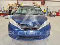 2011 Toyota SIENNA фото
