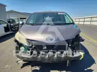 2011 Toyota SIENNA фото