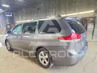 2011 Toyota SIENNA фото