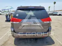 2011 Toyota SIENNA photo
