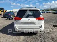 2011 Toyota SIENNA фото