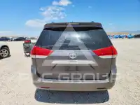 2011 Toyota SIENNA фото
