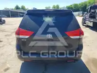 2011 Toyota SIENNA photo