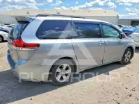 2011 Toyota SIENNA фото