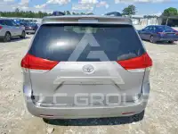 2011 Toyota SIENNA фото