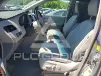 2011 Toyota SIENNA фото