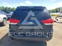 2011 Toyota SIENNA photo