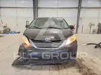 2011 Toyota SIENNA photo