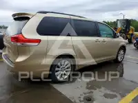 2011 Toyota SIENNA photo