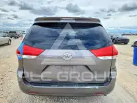 2011 Toyota SIENNA photo