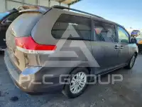 2011 Toyota SIENNA фото